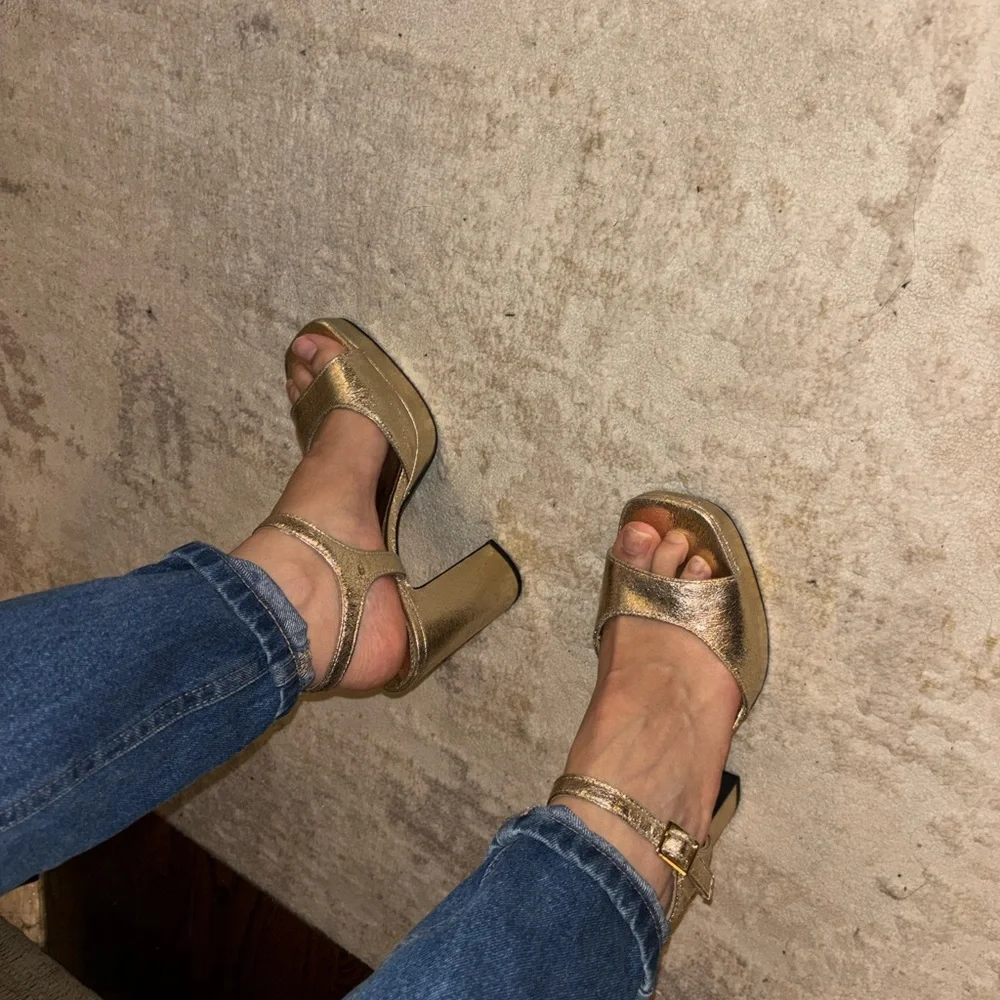 Zara Elegant Gold Strappy Heels - Picture 4 of 5